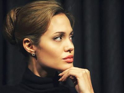 Sukses Angkat Payudara, Angelina Jolie Juga Akan Angkat Rahimnya